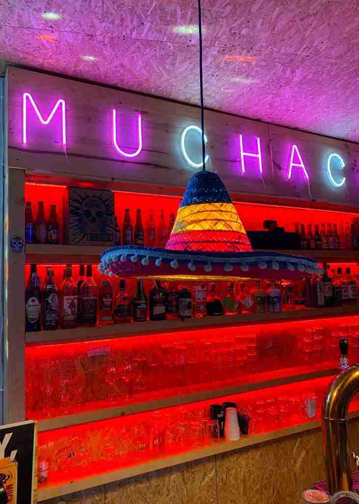 Muchacha bar alagrve night life portugal